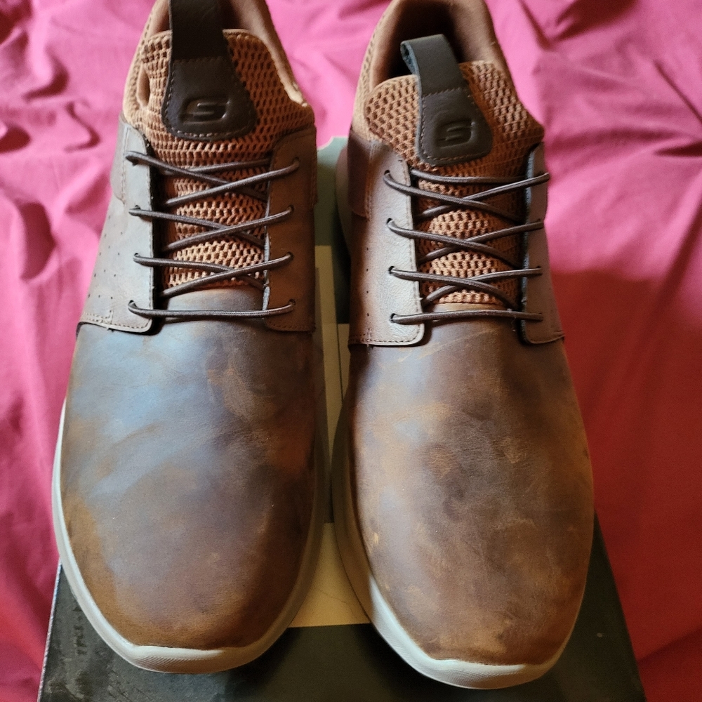 Skechers delson axton size 11